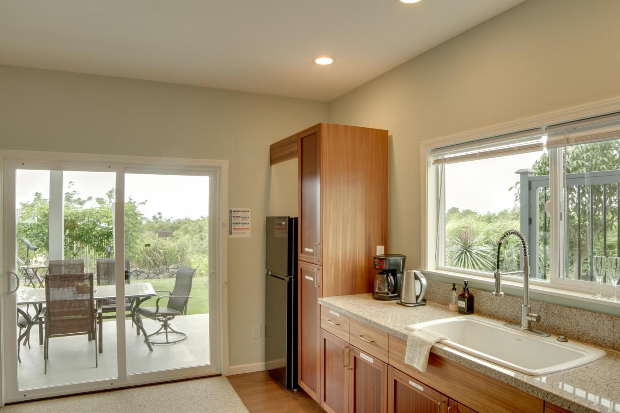 The Aloha Green House Retreat With Ocean Views! Naalehu ภายนอก รูปภาพ